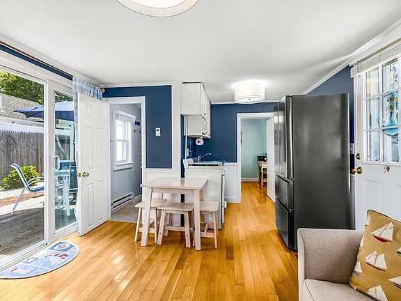 4th image of 128 Sea St Unit 2