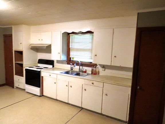 3rd image of 516 Abdalla Blvd
