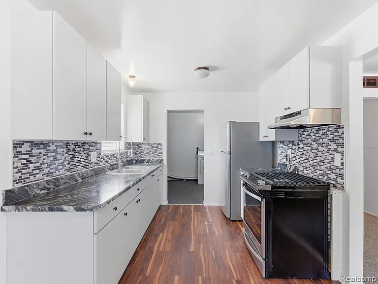 1221 E Granet Ave — Photo 16