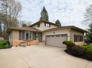 4439 Camellia Ln, North Olmsted, OH 44070