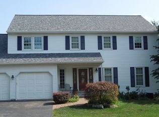 6340 Pinecrest Ln, Macungie, PA 18062