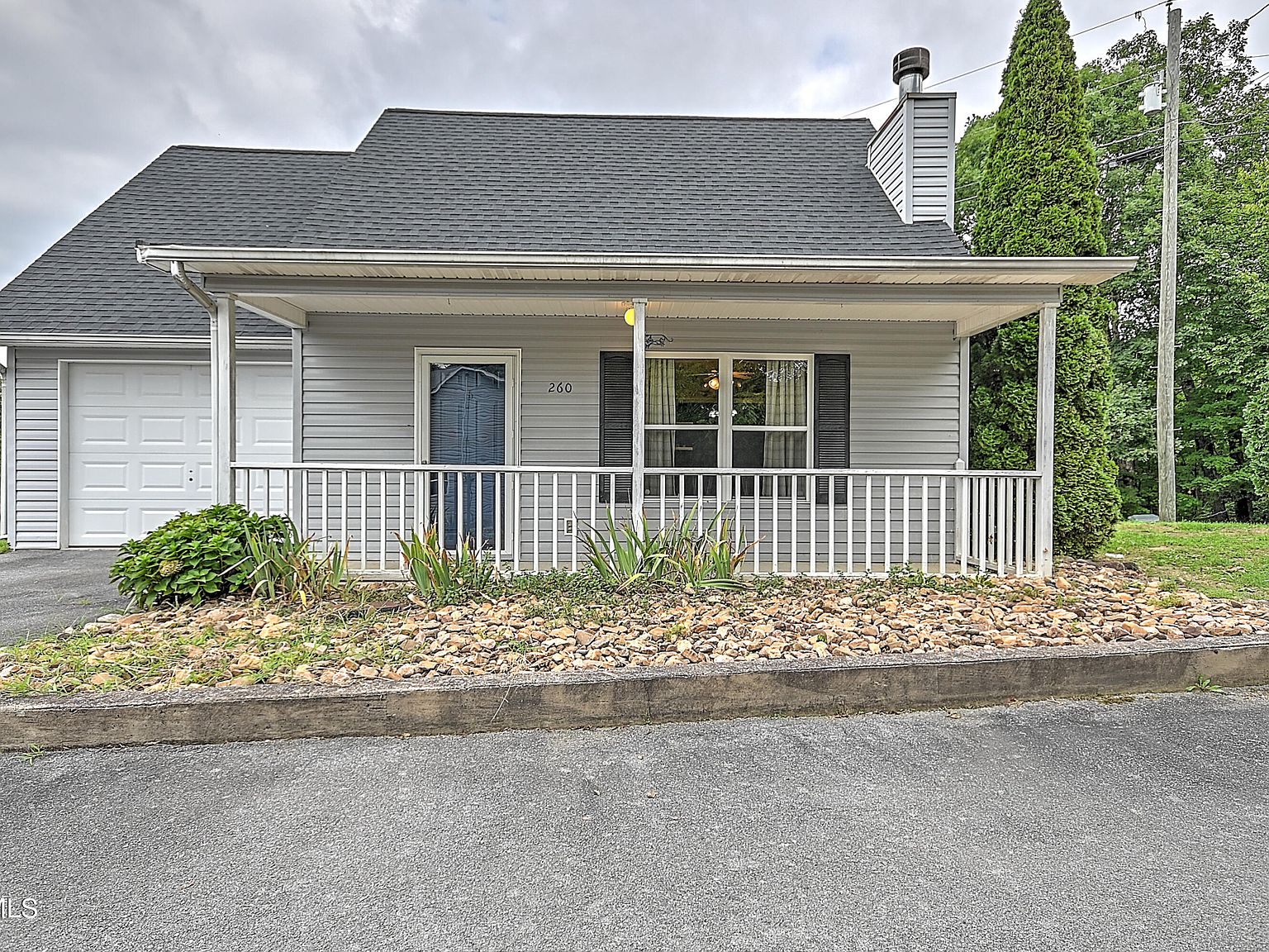 c*y様 house on the hill parent s/s Tee (g 260 Hillshire Pl, Spring Hill, FL 34609 | MLS #A4647434 | Zillow