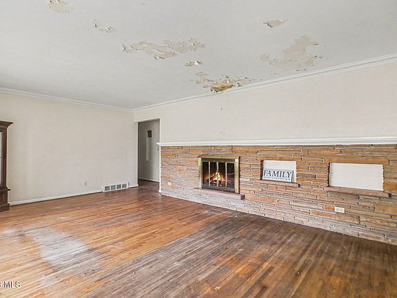 4th image of 2208 Valleybrook Dr