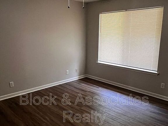 4th image of 718 Westbrook Ct