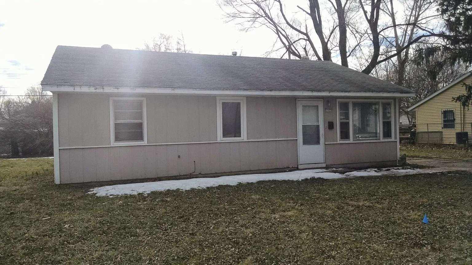 1523 Hedge Rd photo 1