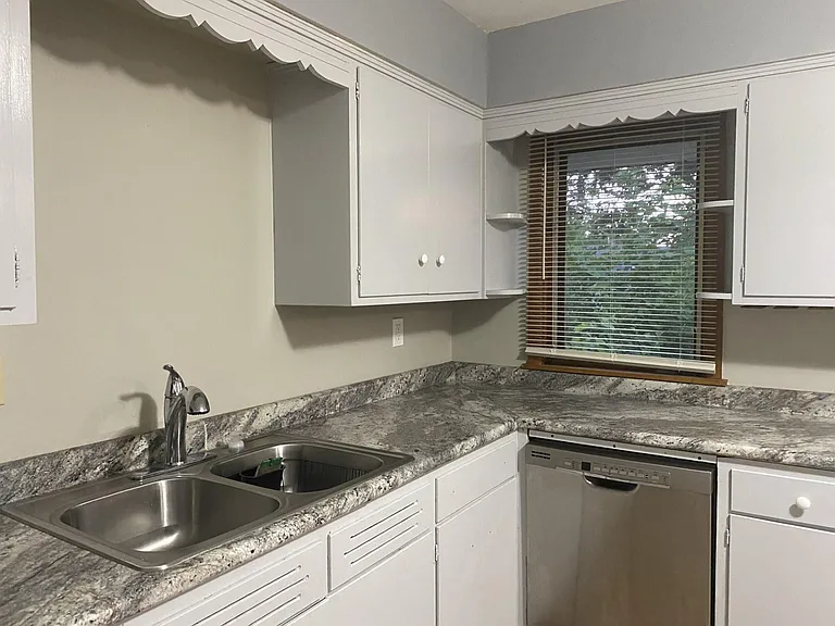1207 Eastview Rd — Photo 15