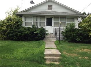 406 W 5th St, Johnston City, IL 62951