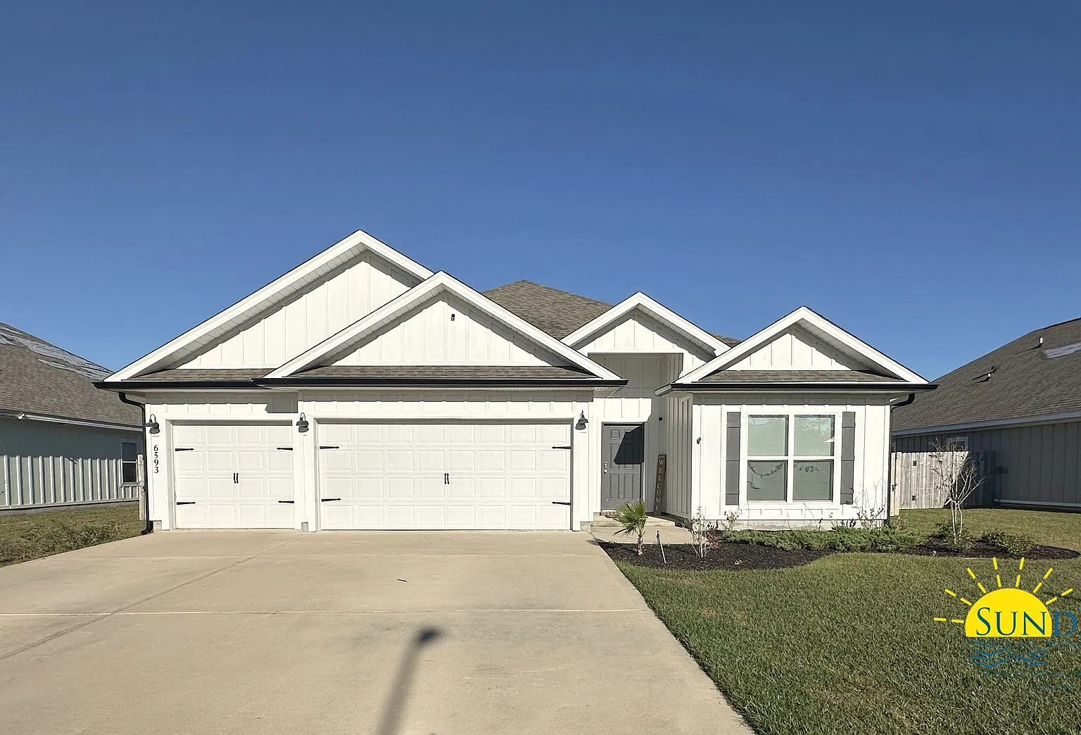 Spacious 4-Bedroom Home with a Community Pool in Gulf Breeze! — Photo 1