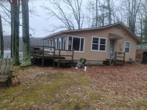 12101 Pearl St, Leroy, MI 49655