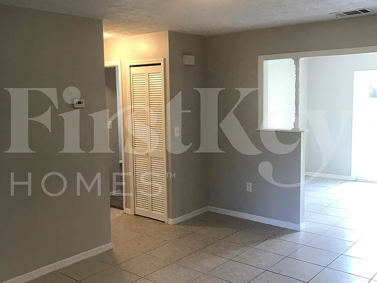 4804 Oriole Dr — Photo 2