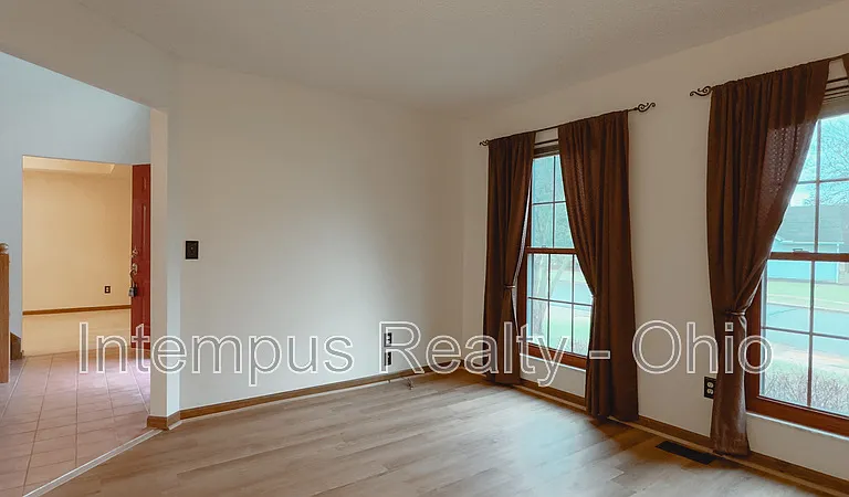 370 Glenside Ln — Photo 5