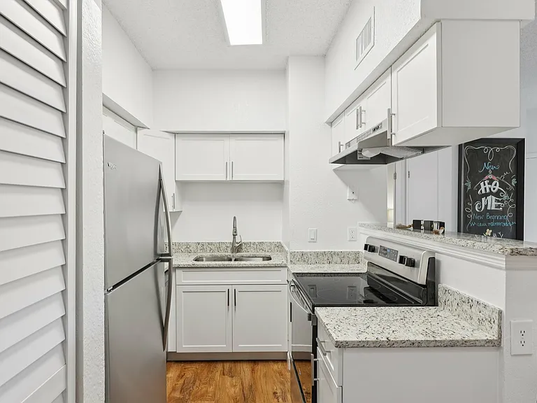 Waterford Point Apartments — Photo 47