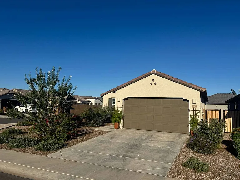 32067 N Wayne Ln — Photo 1