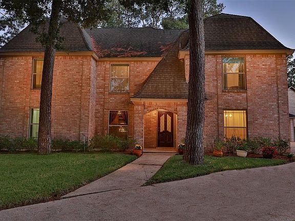 FINE FINISHES IN THIS 4 BEDROOM HOME PRIVATELY LOCATED ON A CULDESAC - The home has been updated with great attention to detail 