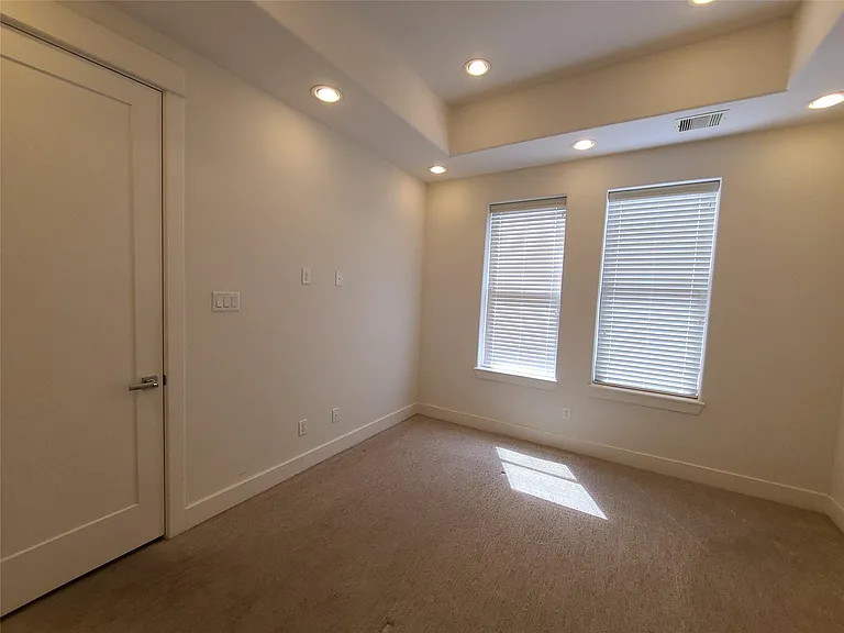 2610 Polk St — Photo 8