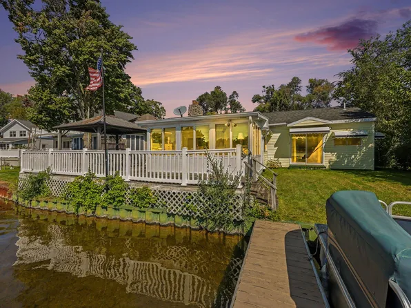 225 N Lakeside Dr, Michigan Center, MI 49254
