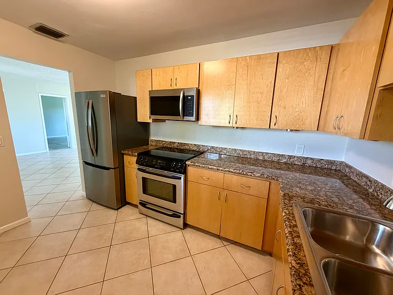 421 S Lakeside Dr #7 — Photo 7