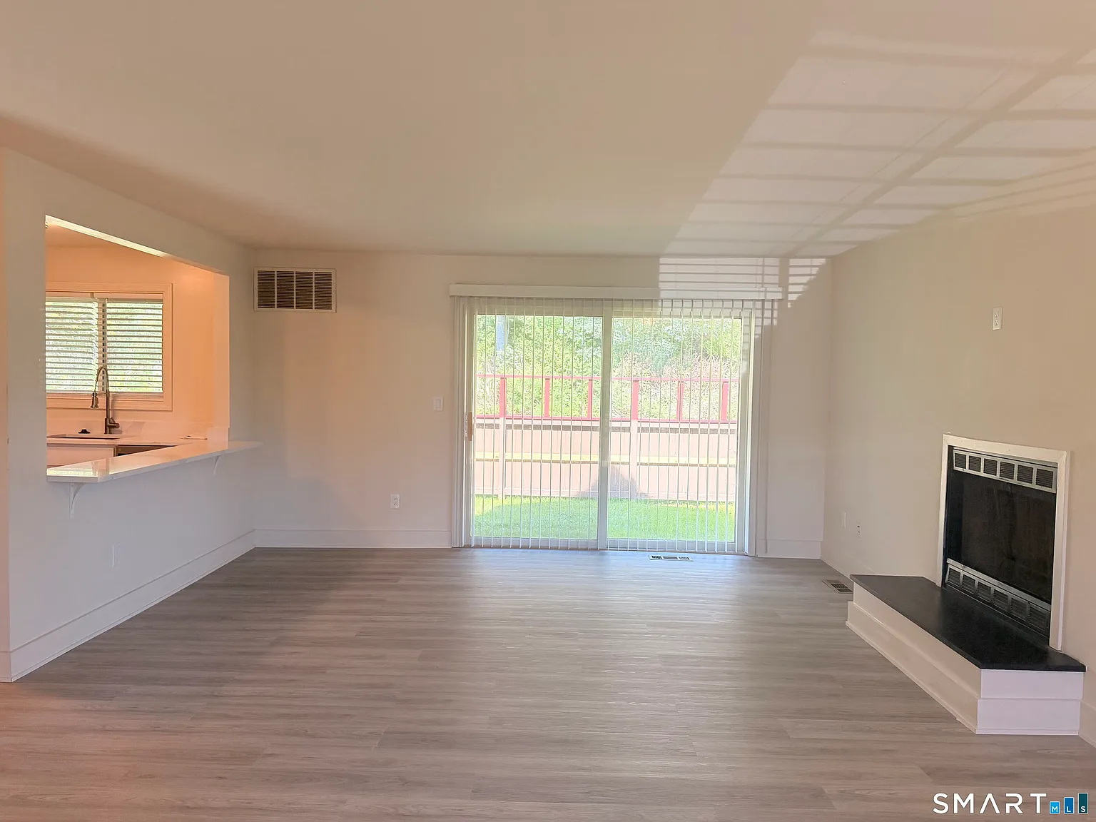 2 bed, 2.0 bath, 1140 sqft, $2,998 — Photo 2