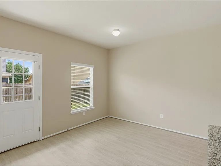 140 Fabarm Ln — Photo 24