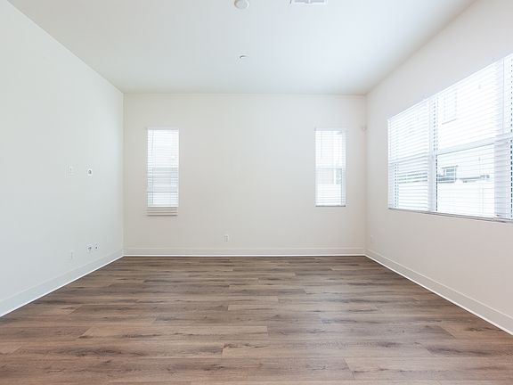 4th image of 15820 Ellington Way