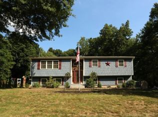 6 Nuthatch Ln, West Nyack, NY 10994