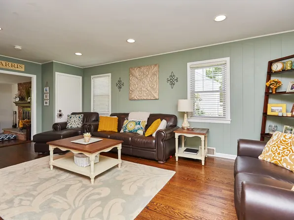 13 Yorktown Ter, Livingston, NJ 07039