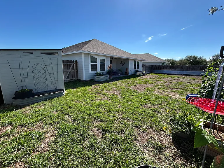 105 Aruba Dr — Photo 4