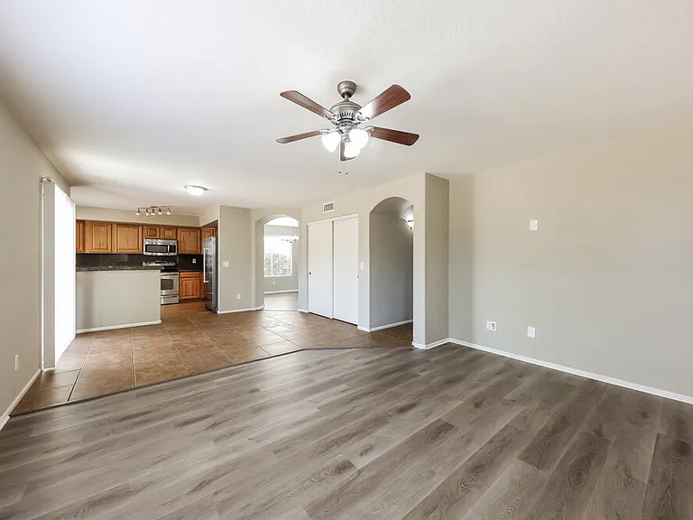 2319 W Running Deer Trl — Photo 9