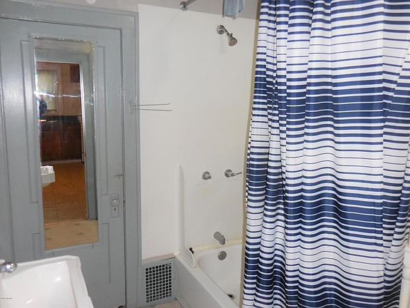 5th image of 1334 College Ave NE