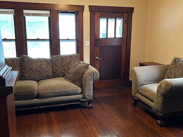 617 N Oak St — Photo 16