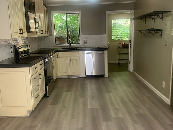 2nd image of 70 Redwood Dr