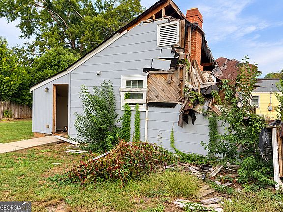 3rd image of 2121 Lake Ave