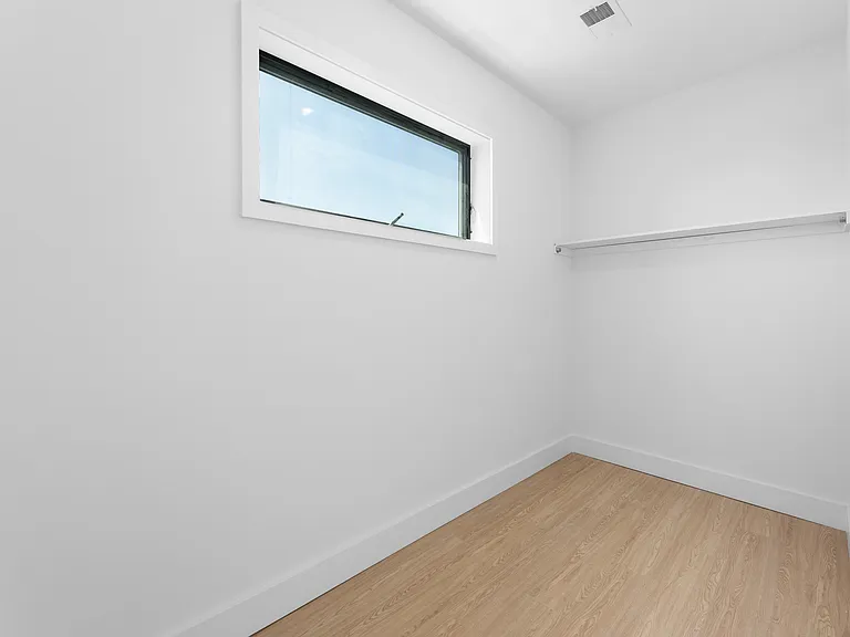 30 Vroom St — Photo 12