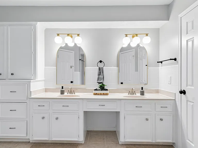17403 Spicewood Springs Ln — Photo 22