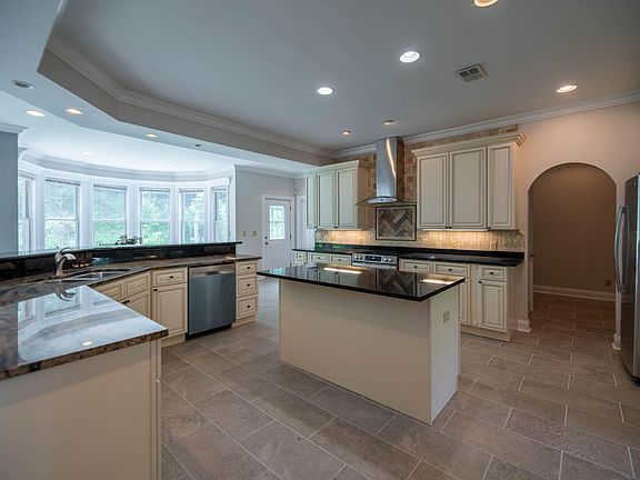 5th image of 10141 Miller Ln