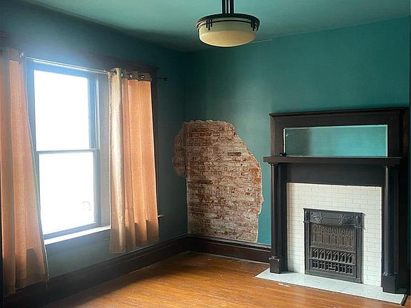 3rd image of 4124 Botanical Ave