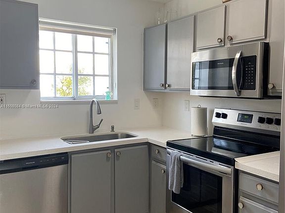 3rd image of 2198 NE 167th St #1-113