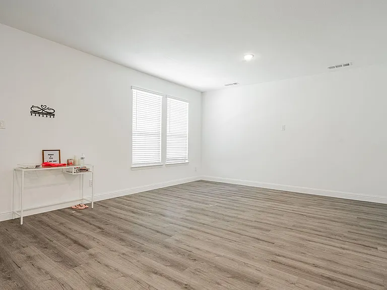 537 Parkside Dr — Photo 18