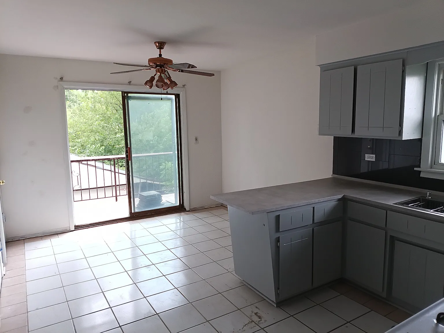 3 bed, 1000 sqft, $2,450 — Photo 4