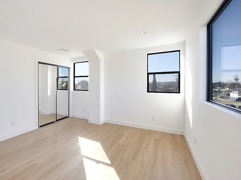 1858 S Redondo Blvd #5/6 — Photo 10