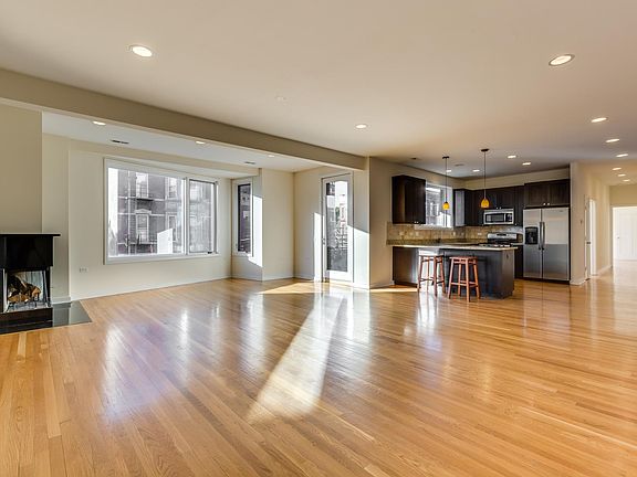 3rd image of 1814 W North Ave Unit 302