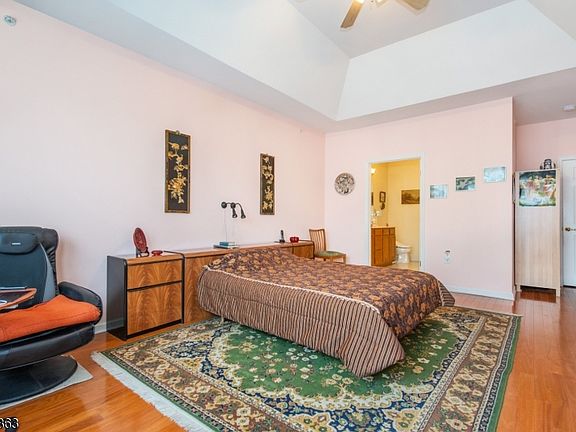 3rd image of 9 Cliff Rd BLDG 9 #D3