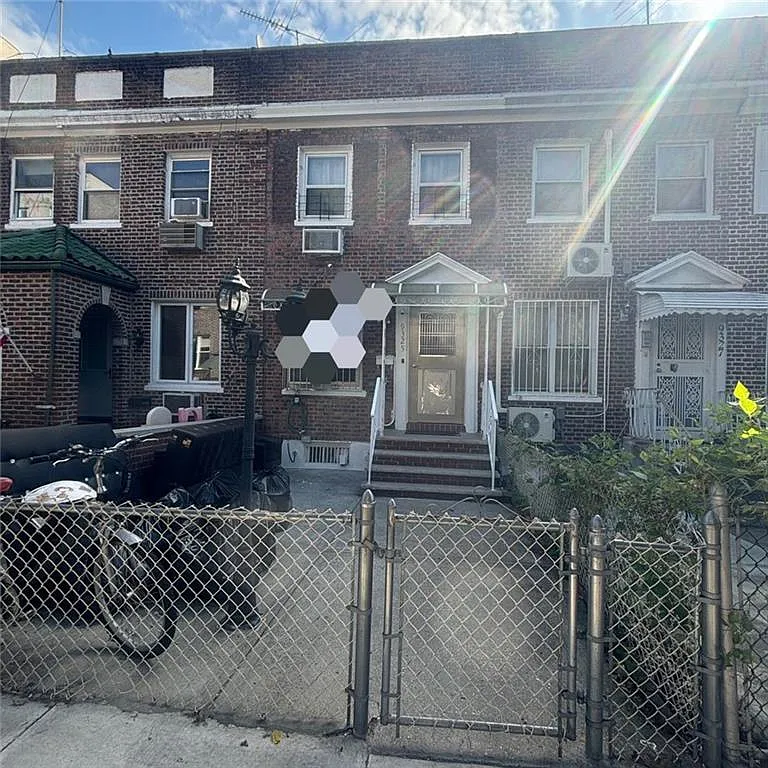 9325 Lafayette Walk photo 1