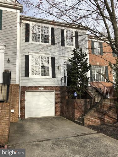 1st image of 25 Vanderbilt Ct