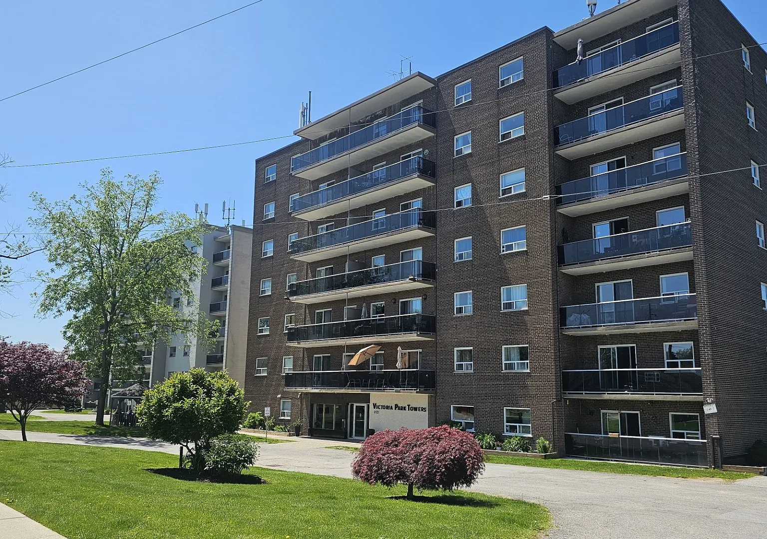 Victoria Park Tower and Imperial Tower Apartments — Photo 3