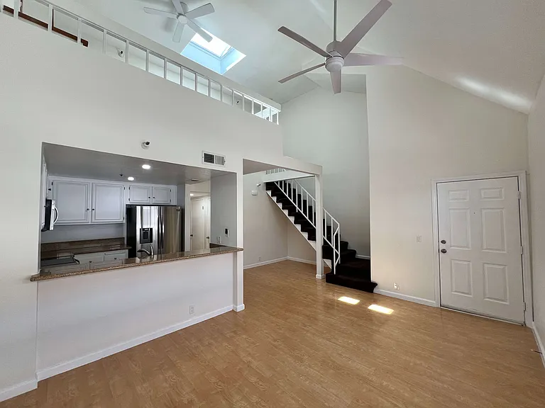 730 W 4th St #415 — Photo 9