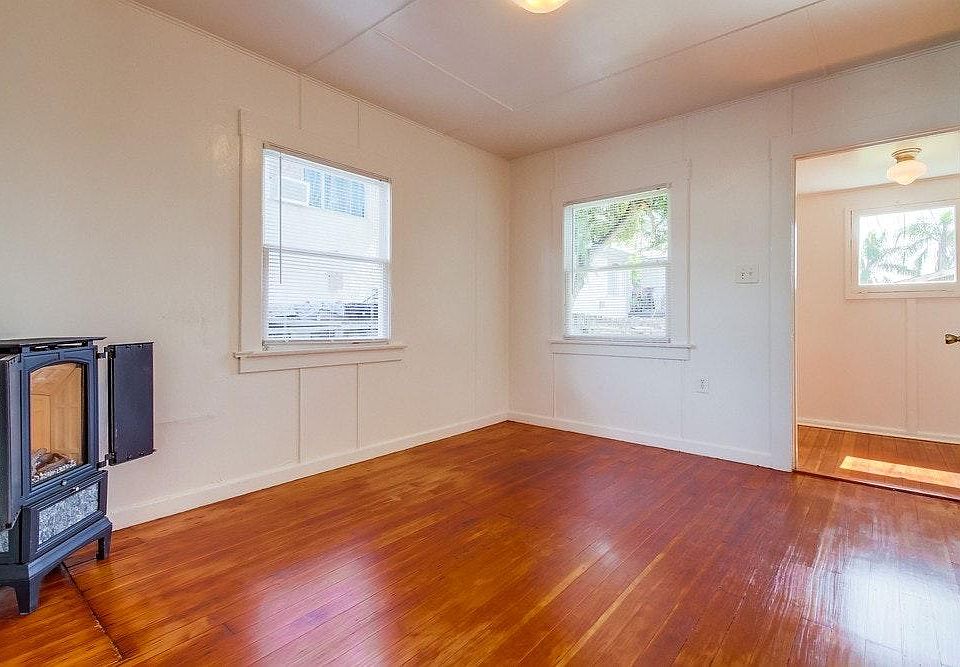 1st image of 3672 45th St