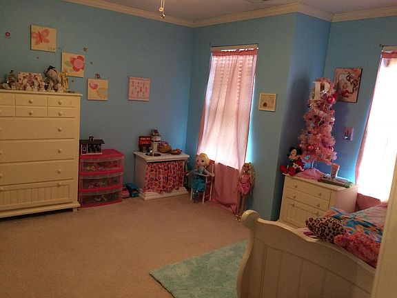 4th image of 1463 Titchfield Dr
