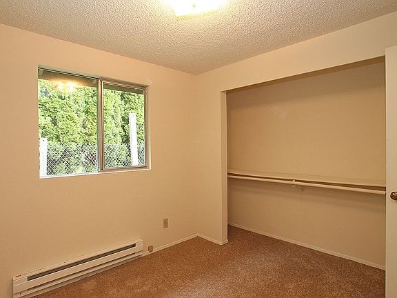 5th image of 618 Maloney Pl NE