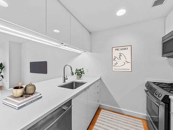 4th image of 1113 York Ave #9J